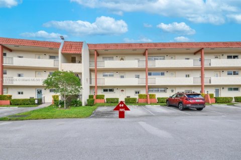 Condo in Pembroke Pines, Florida, 1 bedroom  № 1868397 - photo 2