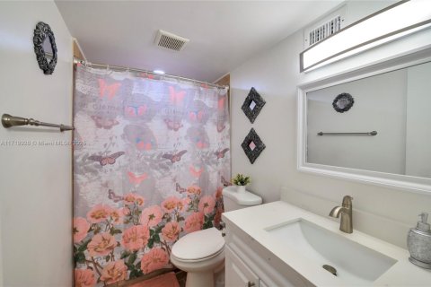 Condo in Pembroke Pines, Florida, 1 bedroom  № 1868397 - photo 13