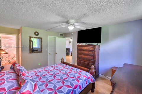 Condo in Pembroke Pines, Florida, 1 bedroom  № 1868397 - photo 11