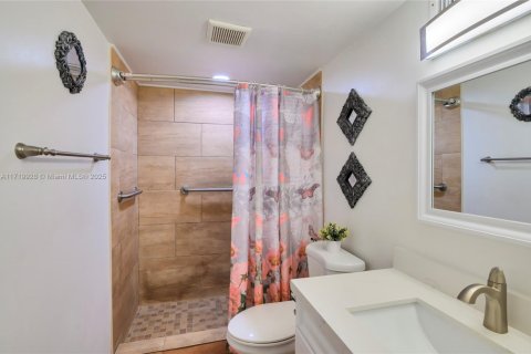 Condo in Pembroke Pines, Florida, 1 bedroom  № 1868397 - photo 14