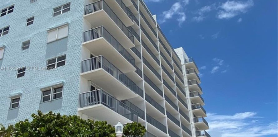 Condo à Hollywood, Floride, 1 chambre № 1982325