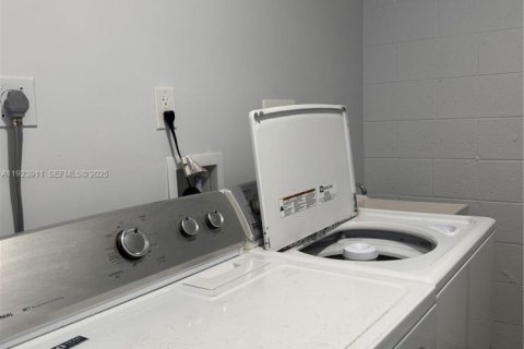 Copropriété à vendre à Hollywood, Floride: 1 chambre, 76.18 m2 № 1982325 - photo 16