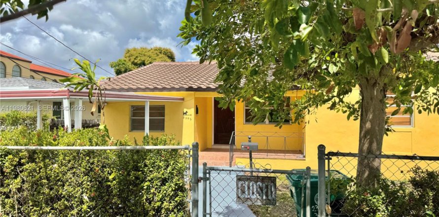 Дом в Майами, Флорида 2 спальни, 129.32м2 № 2048534