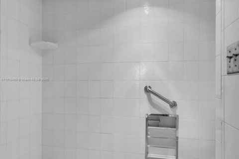 Condo in Key Biscayne, Florida, 3 bedrooms № 2060149 - photo 16