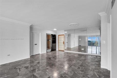 Condo in Key Biscayne, Florida, 3 bedrooms № 2060149 - photo 6