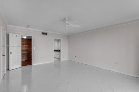 Condo in Key Biscayne, Florida, 3 bedrooms № 2060149 - photo 14