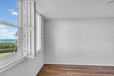 Condo in Key Biscayne, Florida, 3 bedrooms № 2060149 - photo 18