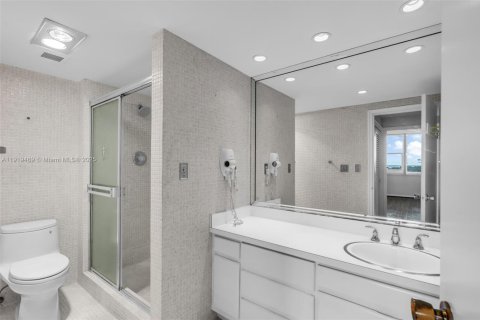 Condo in Key Biscayne, Florida, 3 bedrooms № 2060149 - photo 22