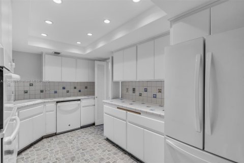 Condo in Key Biscayne, Florida, 3 bedrooms № 2060149 - photo 10