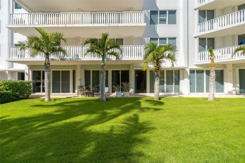Condo in Key Biscayne, Florida, 3 bedrooms № 2060149 - photo 24