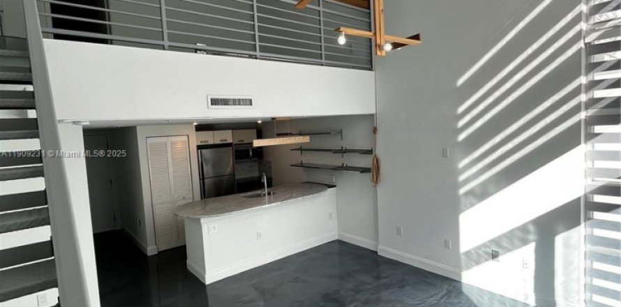 Кондоминиум с 1 спальней в Майами-Бич, Флорида № 2032177