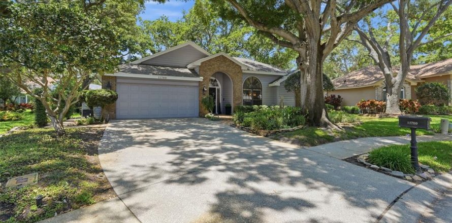 House in Seminole, Florida 4 bedrooms, 210.61 sq.m. № 2279855