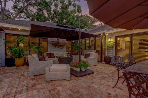 House in Seminole, Florida 4 bedrooms, 210.61 sq.m. № 2279855 - photo 30