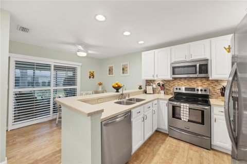 Villa ou maison à vendre à Sarasota, Floride: 2 chambres, 127.65 m2 № 2396425 - photo 10
