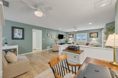 Villa ou maison à vendre à Sarasota, Floride: 2 chambres, 127.65 m2 № 2396425 - photo 8