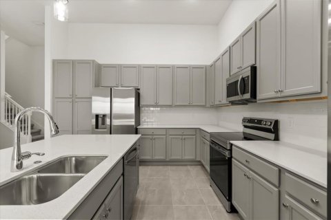 Casa en venta en Orlando, Florida, 12 dormitorios, 440.17 m2 № 2213138 - foto 11