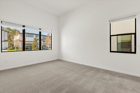 Casa en venta en Orlando, Florida, 12 dormitorios, 440.17 m2 № 2213138 - foto 3