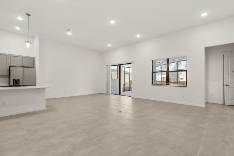Casa en venta en Orlando, Florida, 12 dormitorios, 440.17 m2 № 2213138 - foto 13