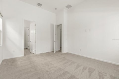 Casa en venta en Orlando, Florida, 12 dormitorios, 440.17 m2 № 2213138 - foto 4