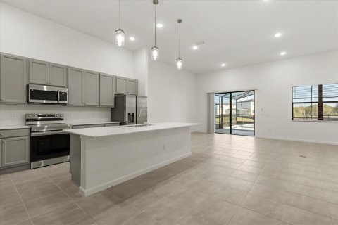 Casa en venta en Orlando, Florida, 12 dormitorios, 440.17 m2 № 2213138 - foto 9