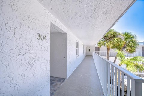 Condo in Saint Petersburg, Florida, 2 bedrooms  № 1815750 - photo 7