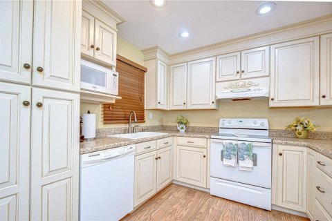 Condo in Saint Petersburg, Florida, 2 bedrooms  № 1815750 - photo 10