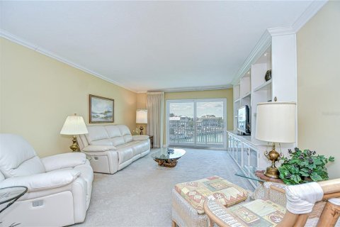 Condo in Saint Petersburg, Florida, 2 bedrooms  № 1815750 - photo 13