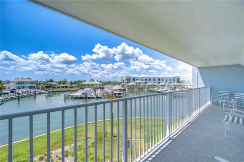 Condo in Saint Petersburg, Florida, 2 bedrooms  № 1815750 - photo 16