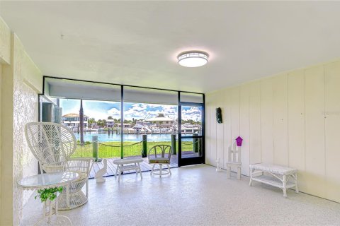 Condo in Saint Petersburg, Florida, 2 bedrooms  № 1815750 - photo 25