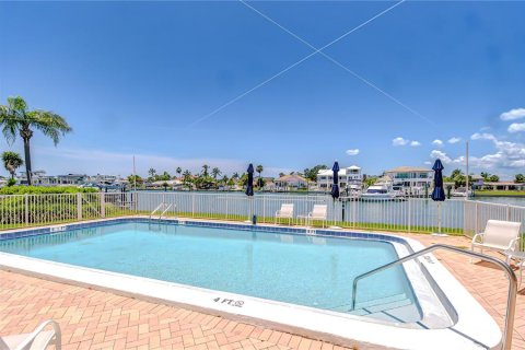 Condo in Saint Petersburg, Florida, 2 bedrooms  № 1815750 - photo 4