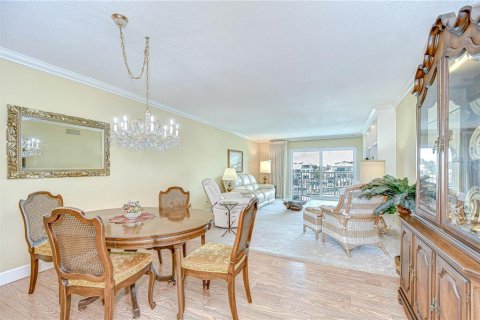 Condo in Saint Petersburg, Florida, 2 bedrooms  № 1815750 - photo 12