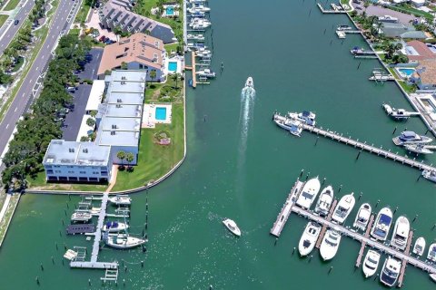 Condo in Saint Petersburg, Florida, 2 bedrooms  № 1815750 - photo 1
