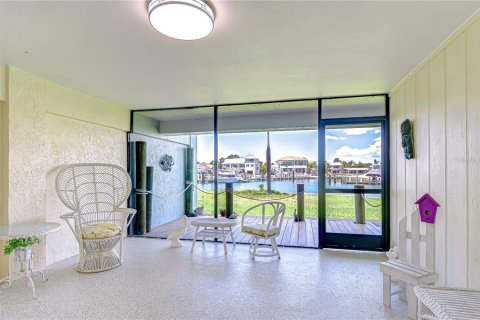 Condo in Saint Petersburg, Florida, 2 bedrooms  № 1815750 - photo 24