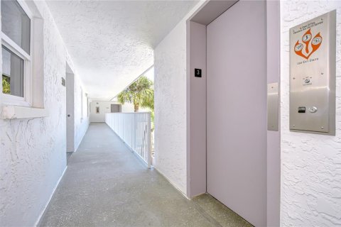 Condo in Saint Petersburg, Florida, 2 bedrooms  № 1815750 - photo 5