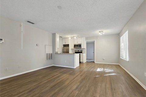 Copropriété à louer à Lake Mary, Floride: 2 chambres, 84.73 m2 № 2390871 - photo 4