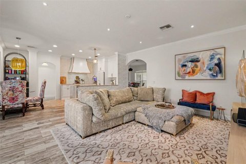 Villa ou maison à vendre à Tampa, Floride: 5 chambres, 302.12 m2 № 2400242 - photo 5