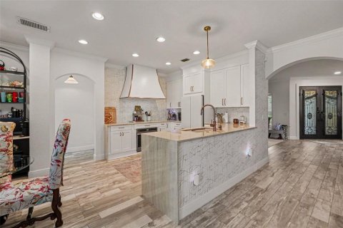 Villa ou maison à vendre à Tampa, Floride: 5 chambres, 302.12 m2 № 2400242 - photo 10