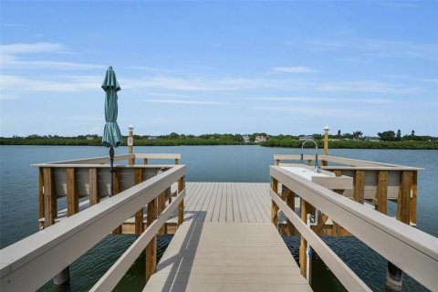 Condo in Indian Shores, Florida, 2 bedrooms  № 2110646 - photo 8