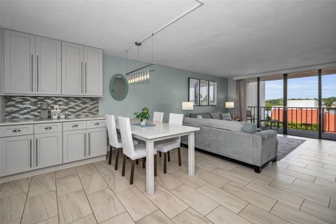 Condo in Indian Shores, Florida, 2 bedrooms  № 2110646 - photo 21