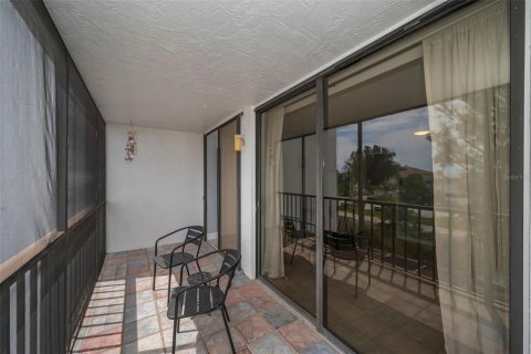 Condo in Indian Shores, Florida, 2 bedrooms  № 2110646 - photo 30