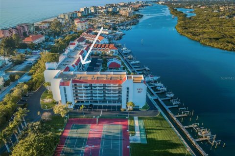 Condo in Indian Shores, Florida, 2 bedrooms  № 2110646 - photo 3