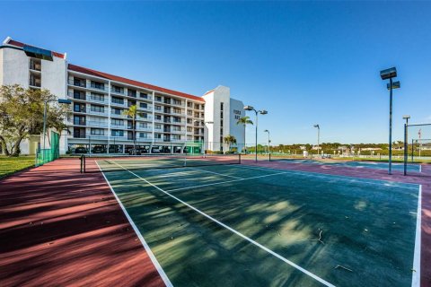 Condo in Indian Shores, Florida, 2 bedrooms  № 2110646 - photo 10