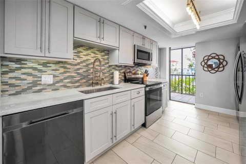 Condo in Indian Shores, Florida, 2 bedrooms  № 2110646 - photo 24