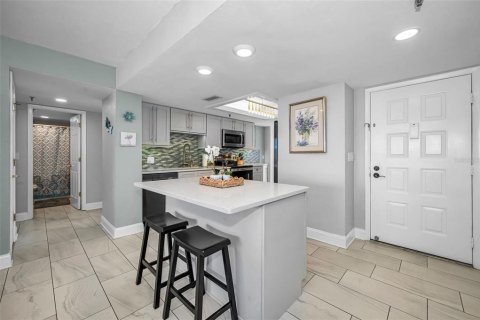 Condo in Indian Shores, Florida, 2 bedrooms  № 2110646 - photo 19