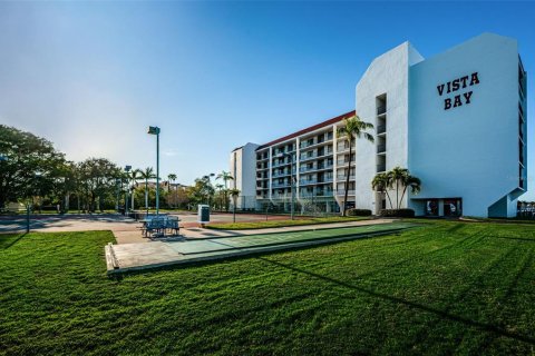 Condo in Indian Shores, Florida, 2 bedrooms  № 2110646 - photo 11