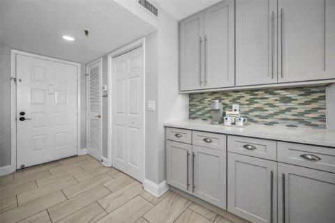 Condo in Indian Shores, Florida, 2 bedrooms  № 2110646 - photo 18