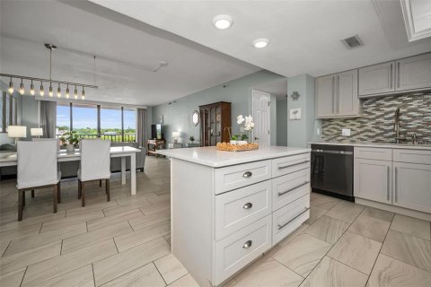Condo in Indian Shores, Florida, 2 bedrooms  № 2110646 - photo 23