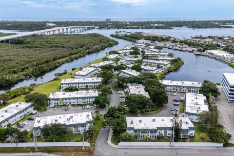 Condo à Vero Beach, Floride, 2 chambres  № 2154601