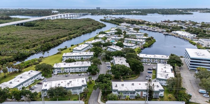 Condo à Vero Beach, Floride, 2 chambres  № 2154601