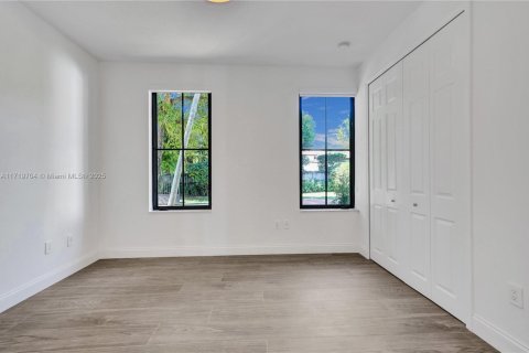 Casa en alquiler en Palmetto Bay, Florida, 4 dormitorios, 265.98 m2 № 1471174 - foto 13